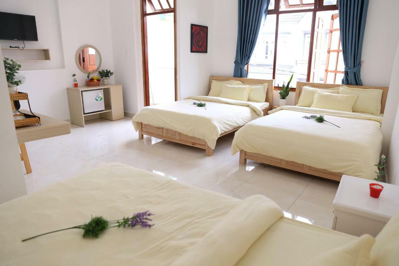 Strawberry Hotel Dalat Esterno foto